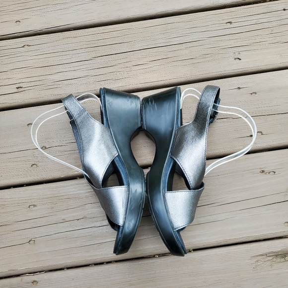 Dansko Jacinda Metallic Pewter Silver Criss Cross Strappy Slingback Sandals 42 - Picture 4 of 9